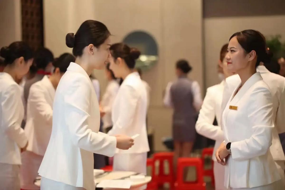 让员工成为企业的名片 让企业成为行业的标杆 #服务礼仪